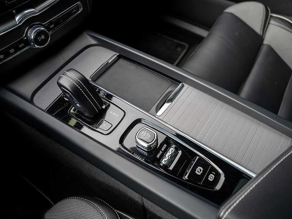 Volvo  T8 AWD R-Design