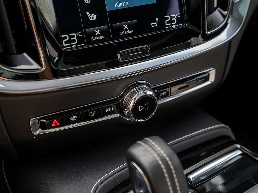 Volvo  T6 AWD Recharge Plus Dark