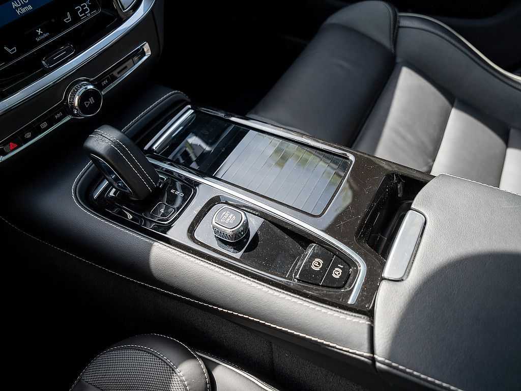 Volvo  T6 AWD Recharge Plus Dark