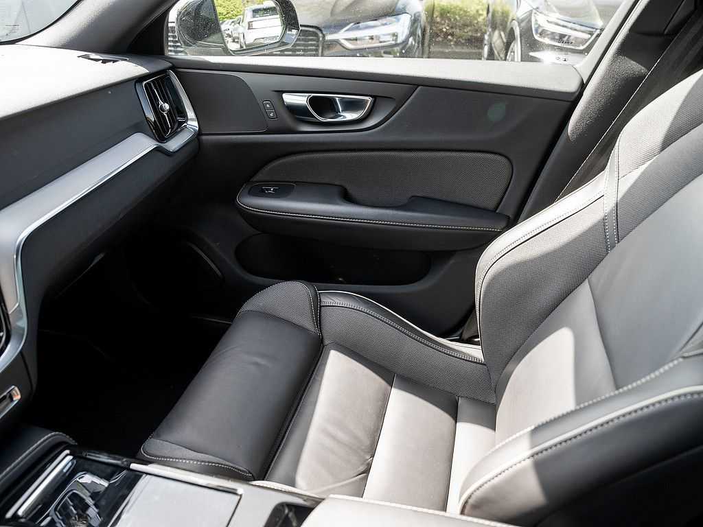 Volvo  T6 AWD Recharge Plus Dark