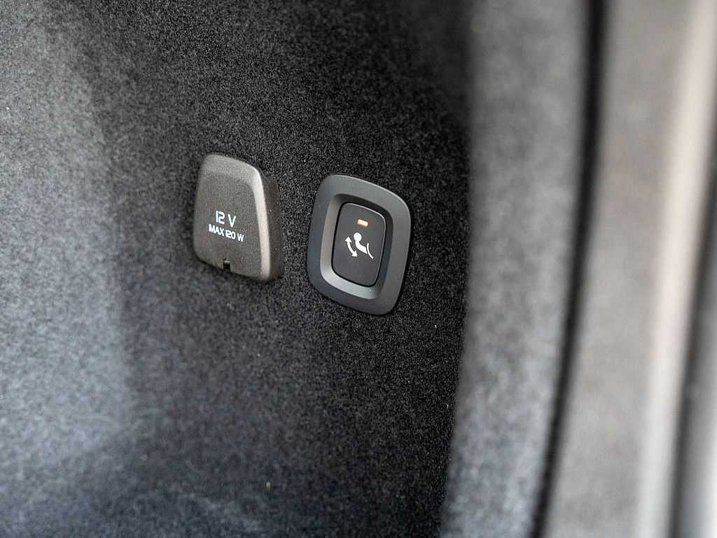 Volvo  T6 AWD Recharge Plus Dark