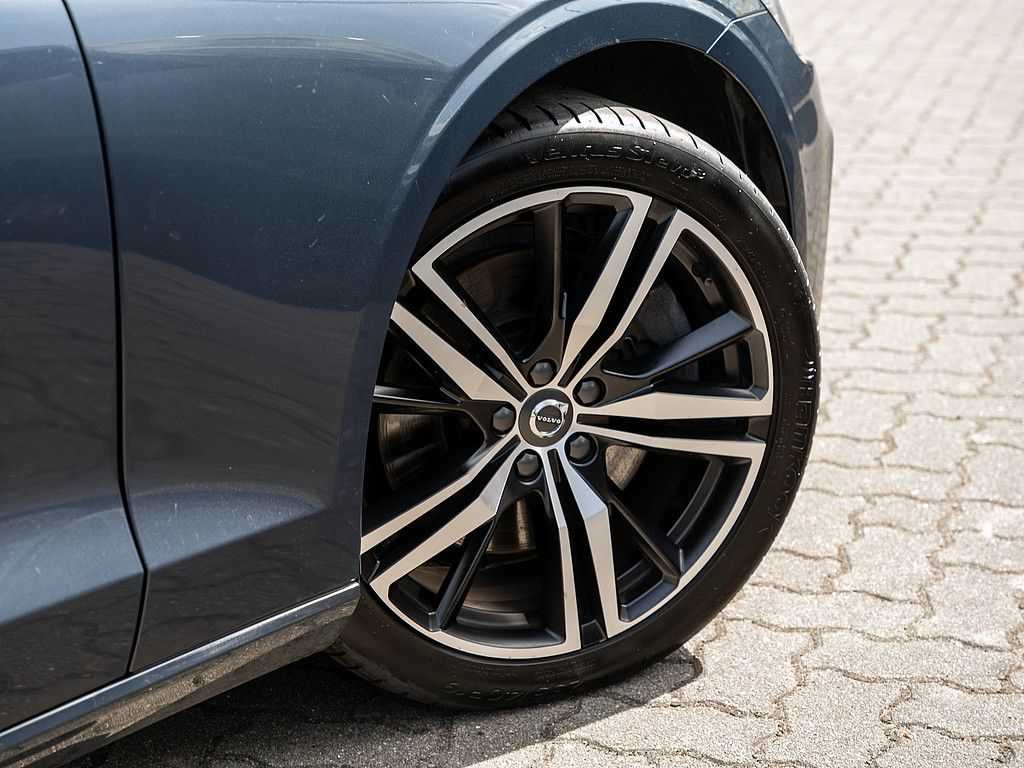 Volvo  T6 AWD Recharge Plus Dark