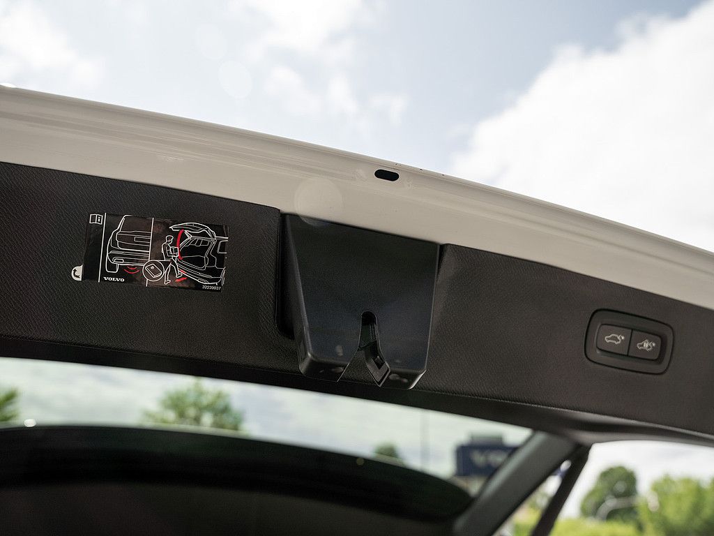 Volvo  T8 AWD Inscription Expression