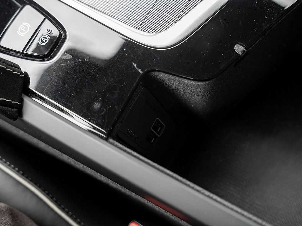 Volvo  T8 R Design Edition Recharge AWD