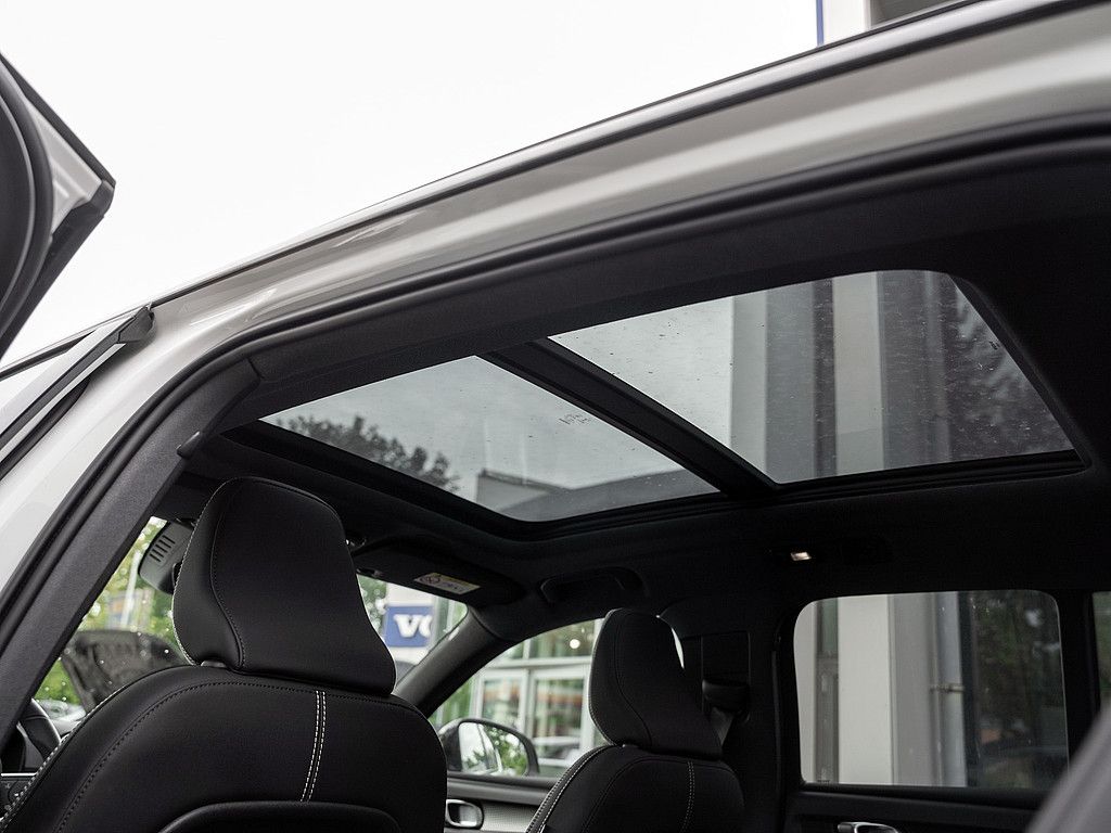 Volvo  Pro Recharge Pure Electric 2WD PANO 360°