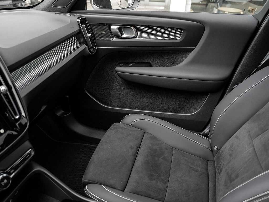 Volvo  Pro Recharge Pure Electric 2WD PANO 360°