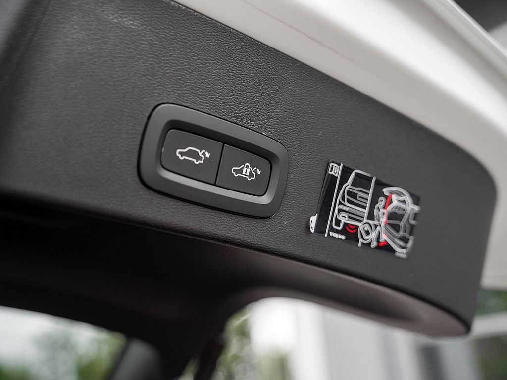 Volvo  Pro Recharge Pure Electric 2WD PANO 360°