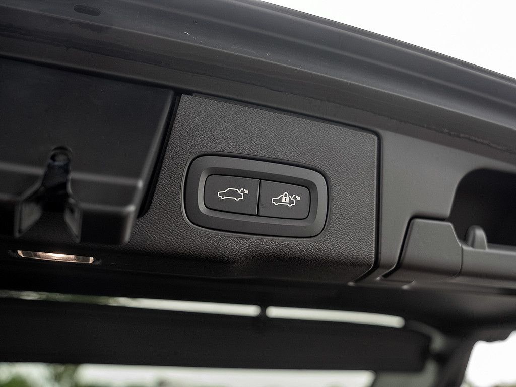 Volvo  T6 AWD Plus Dark