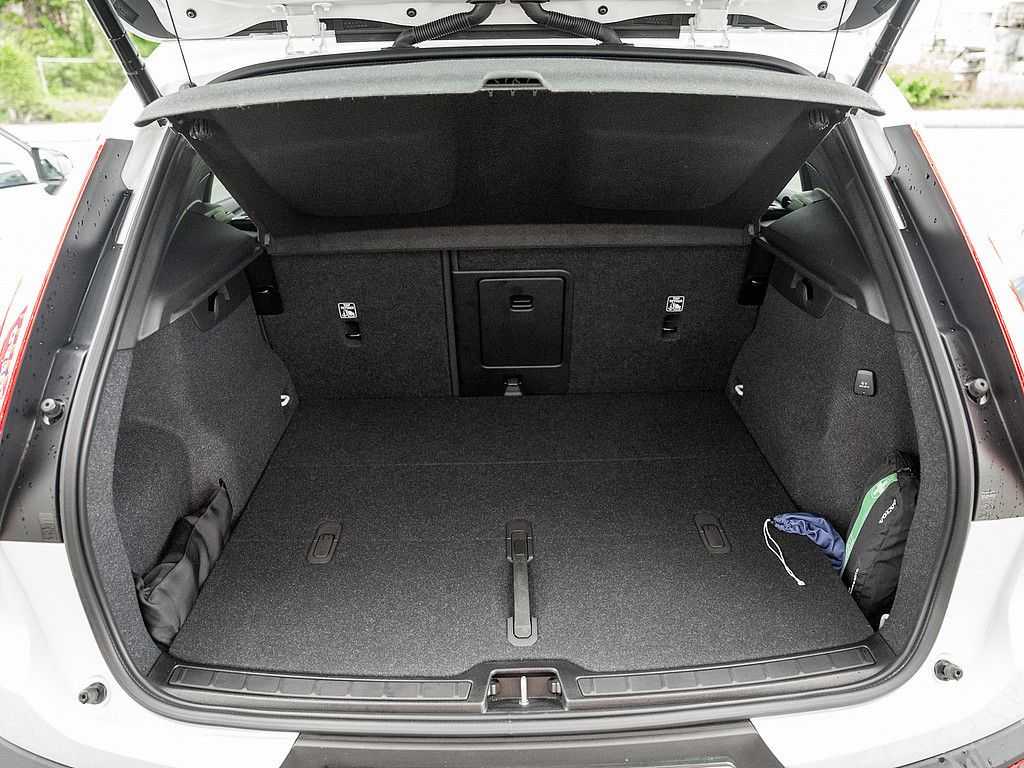 Volvo  B4 Ultimate Dark 2WD
