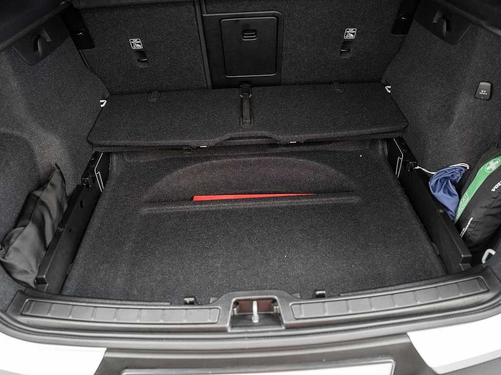 Volvo  B4 Ultimate Dark 2WD