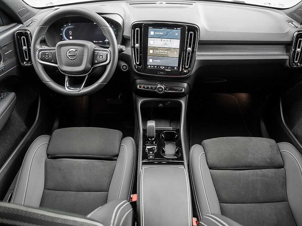 Volvo  B4 Ultimate Dark 2WD