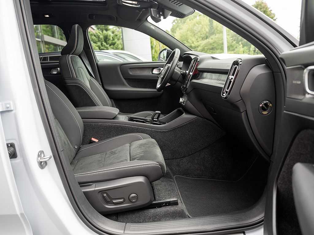 Volvo  Twin Motor Performance AWD Ultra Dark