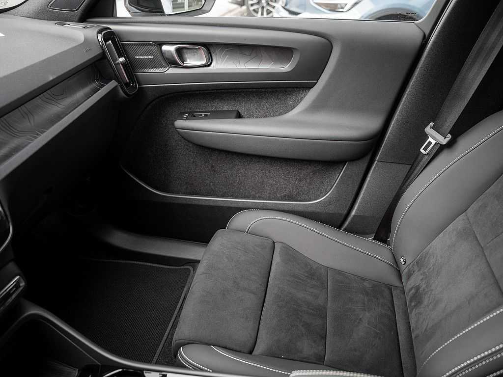 Volvo  Twin Motor Performance AWD Ultra Dark
