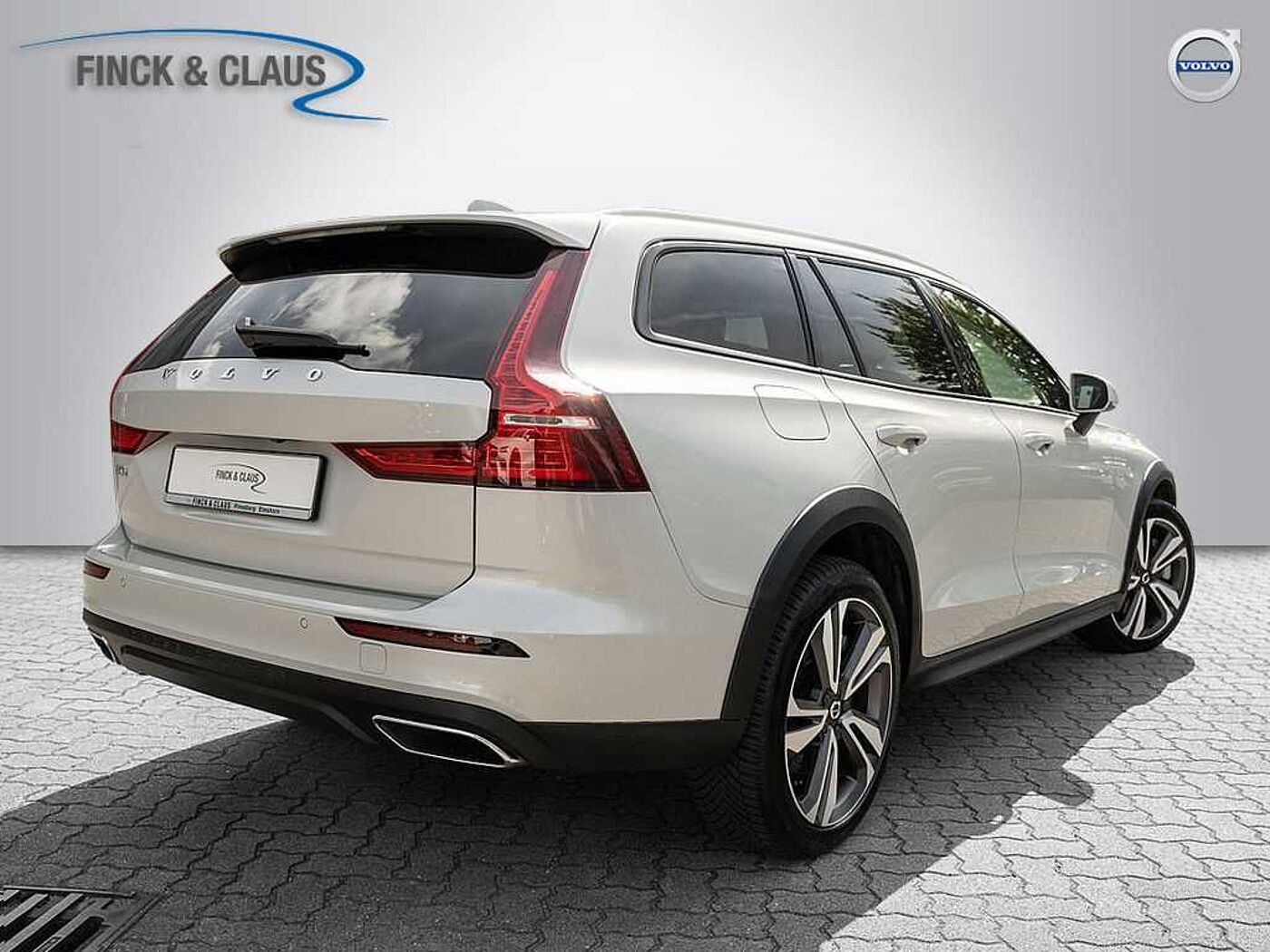 Volvo  CC Pro B5 AWD