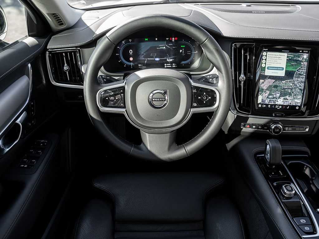 Volvo  T8 AWD Plus Dark