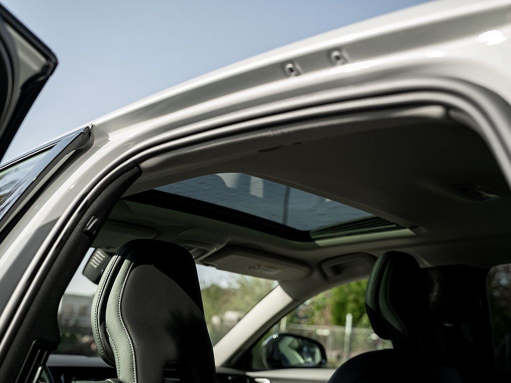 Volvo  T8 AWD Plus Dark