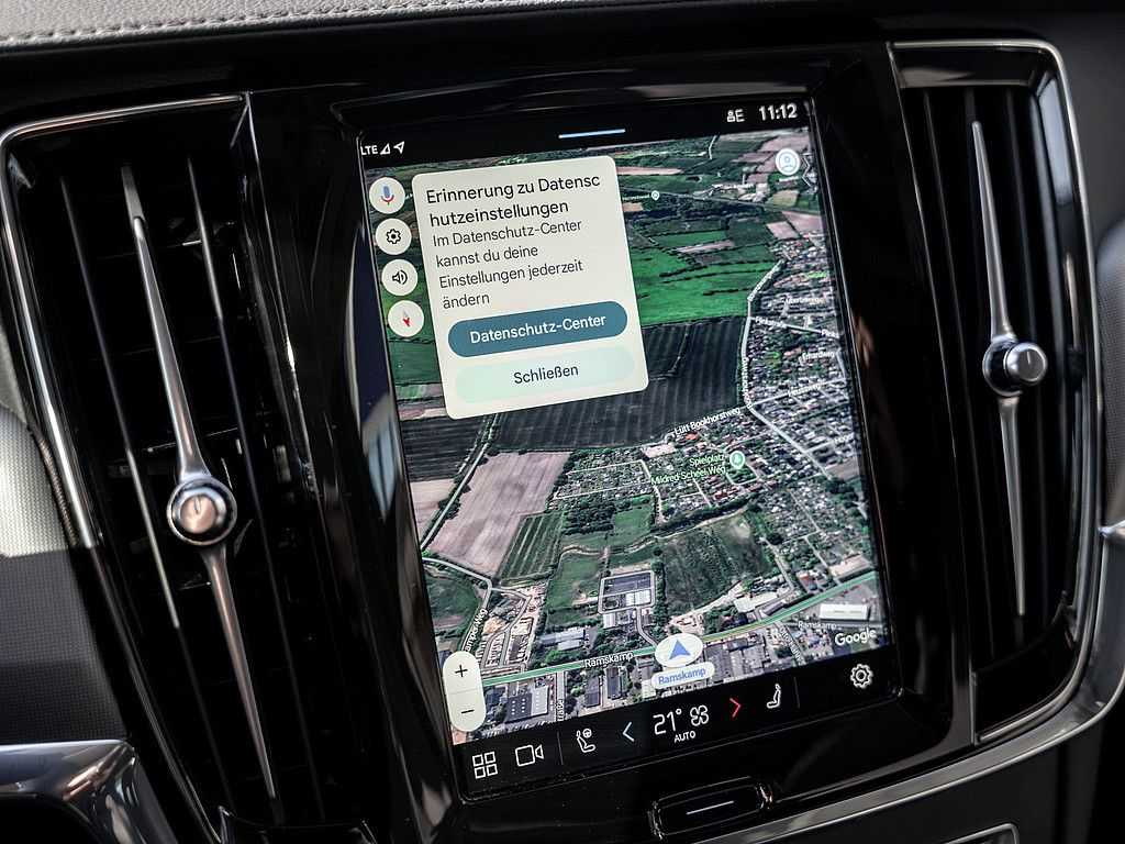 Volvo  T8 AWD Plus Dark