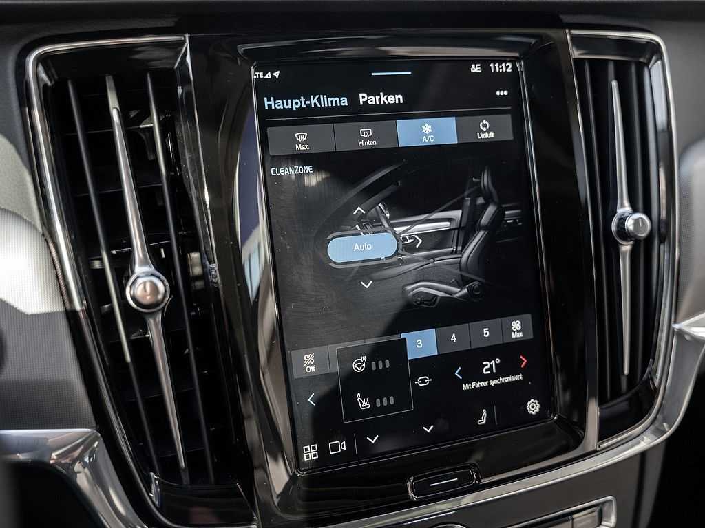 Volvo  T8 AWD Plus Dark