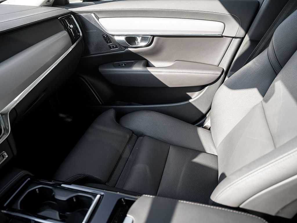 Volvo  T8 AWD Plus Dark