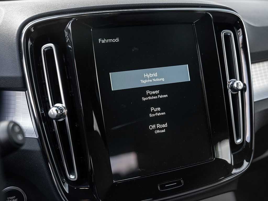 Volvo  T4 Recharge R Design Expression