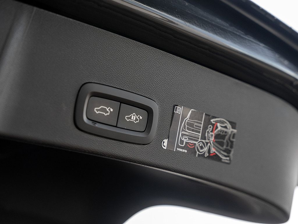 Volvo  T5 Recharge R Design Expression ACC, AHK