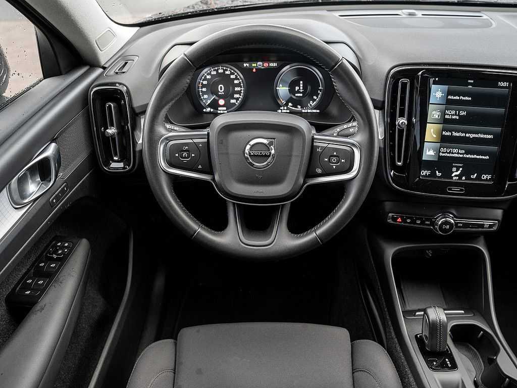 Volvo  T5 Recharge R Design Expression ACC, AHK