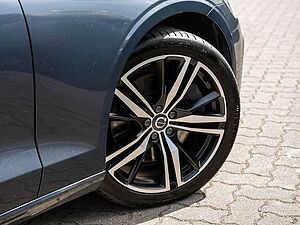 Volvo  T6 AWD Recharge Plus Dark