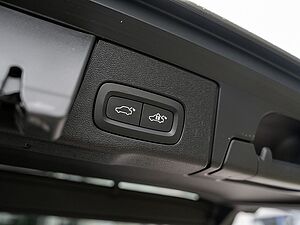 Volvo  B4 Momentum Pro AWD