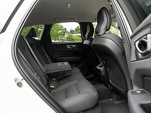 Volvo  B4 Momentum Pro AWD