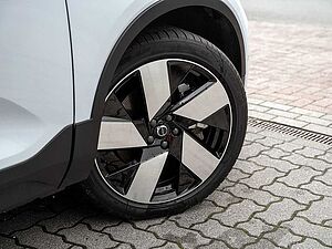 Volvo  Twin Motor Performance AWD Ultra Dark