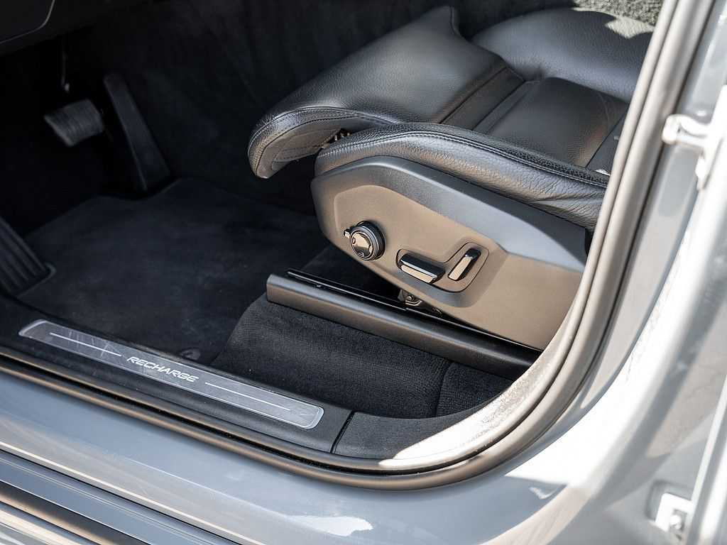 Volvo  T8 AWD Inscription Expression