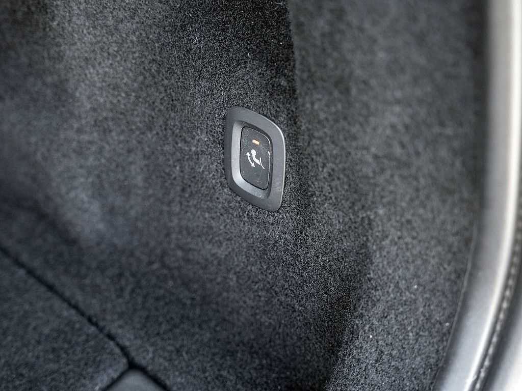 Volvo  B4 R-Design