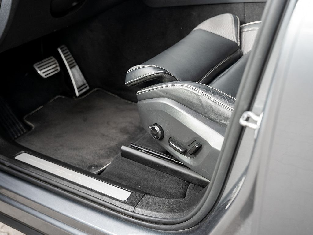 Volvo  T8 AWD R-Design