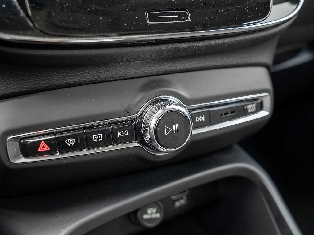 Volvo  T4 Recharge Inscription Expression