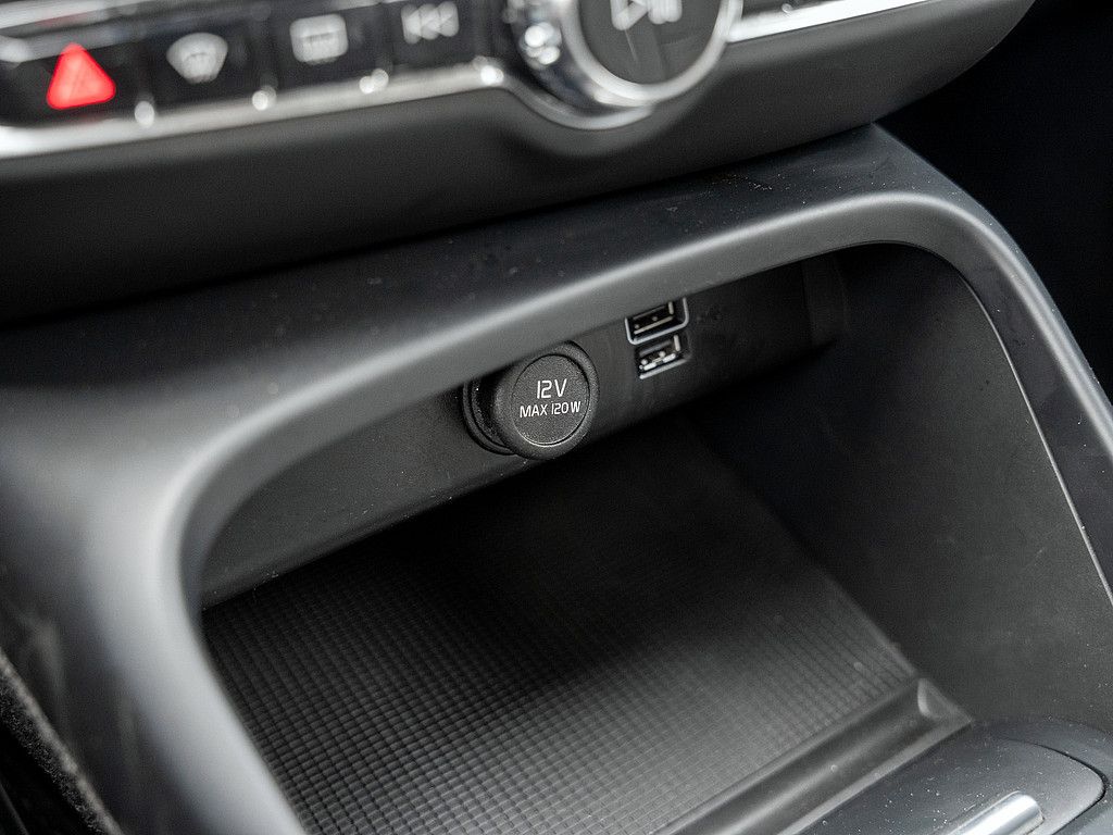 Volvo  T4 Recharge Inscription Expression