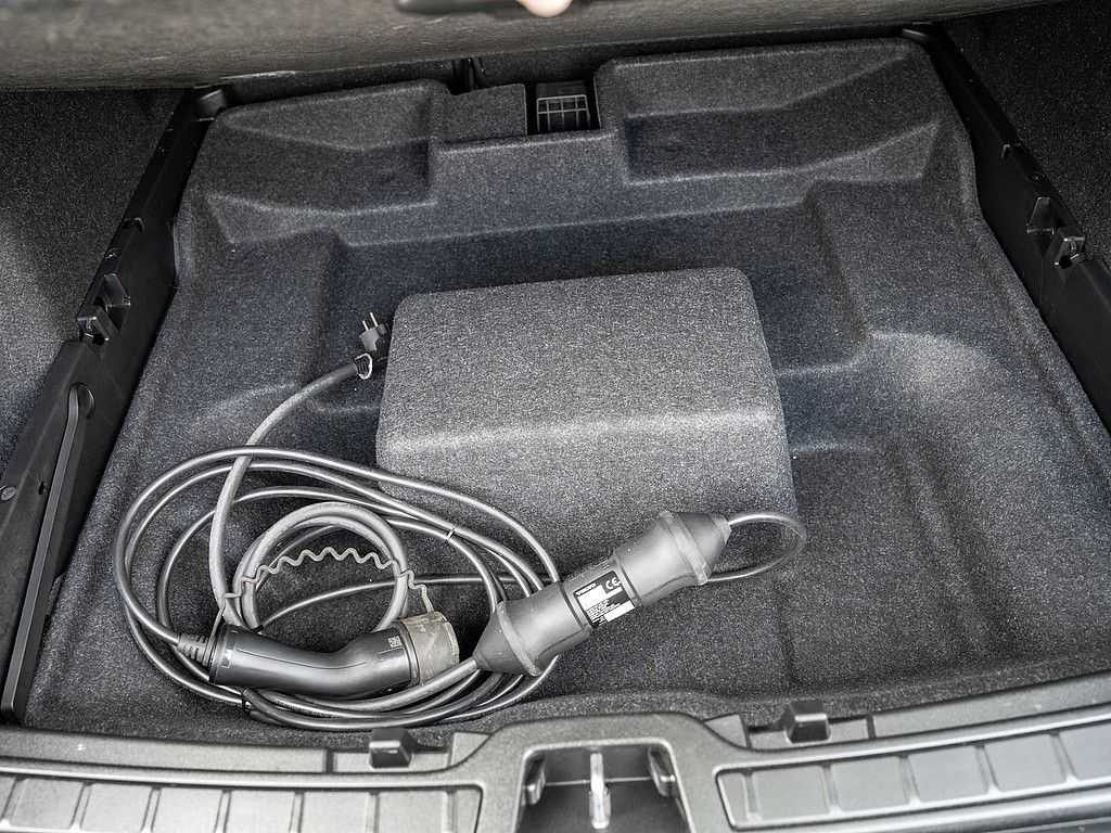 Volvo  T4 Recharge Inscription Expression