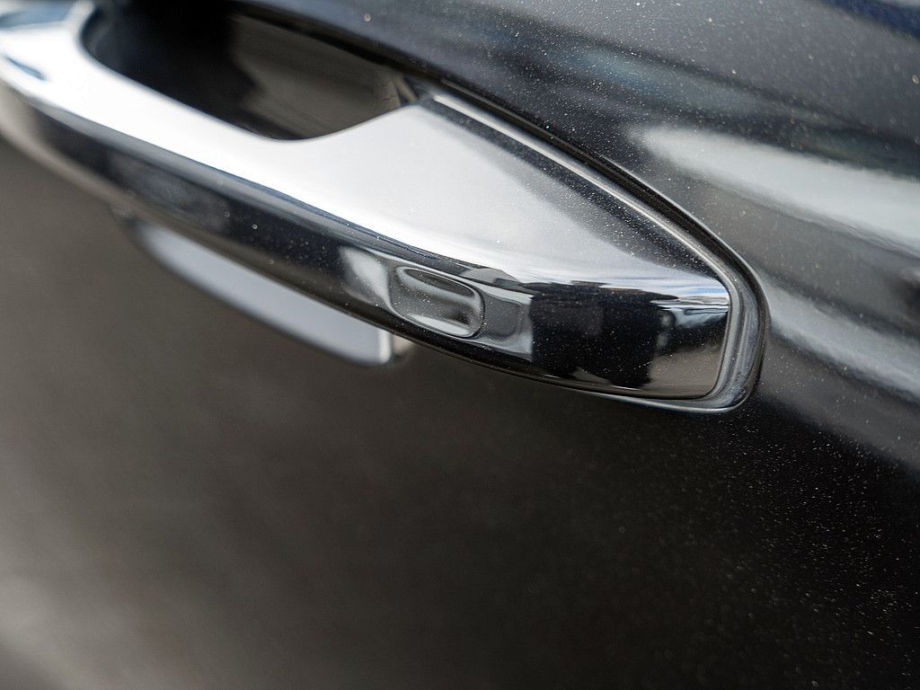 Volvo  T4 Recharge Inscription Expression