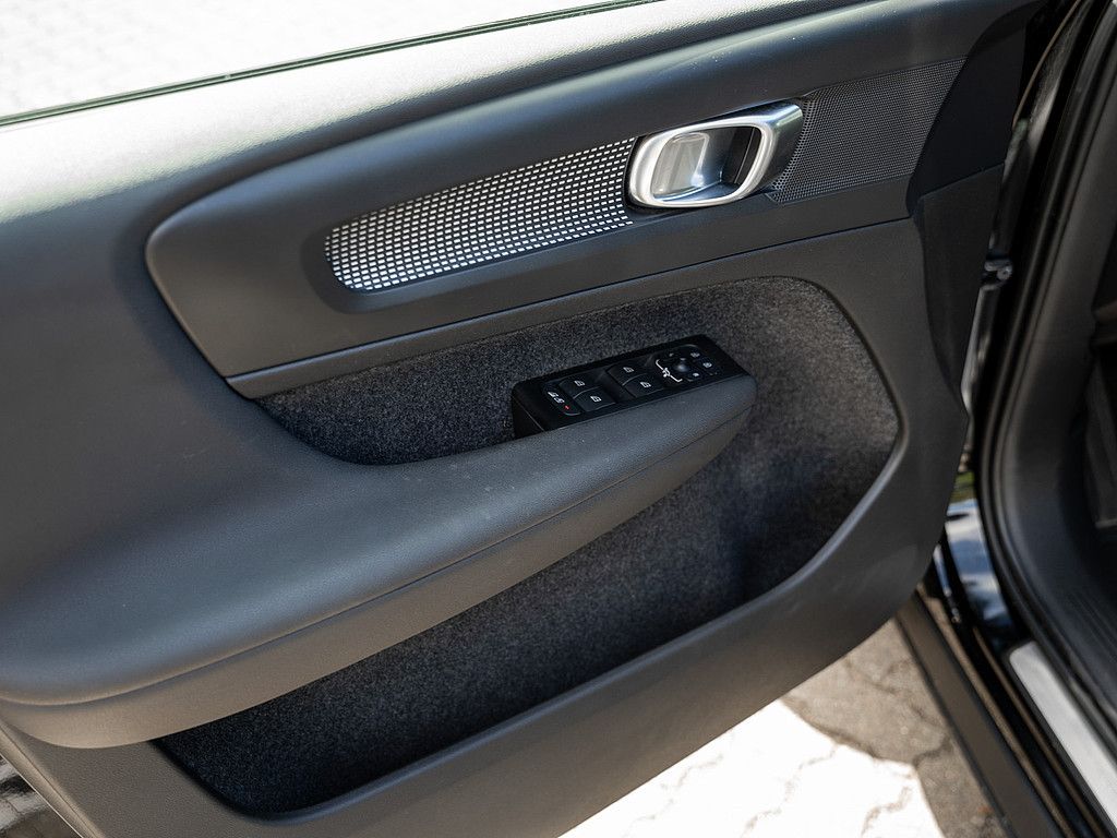 Volvo  Core Recharge Pure Electric 2WD