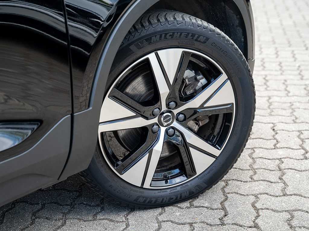Volvo  Core Recharge Pure Electric 2WD