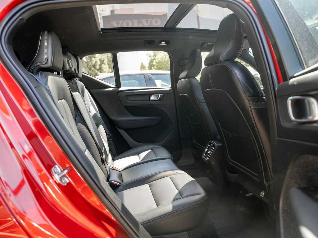 Volvo  R Design Recharge Pure Electric AWD