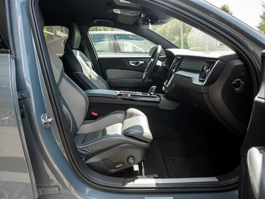 Volvo  T6 AWD Recharge Plus Dark