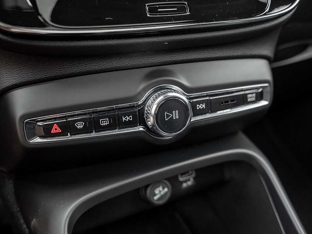 Volvo  T4 Inscription Expression Recharge