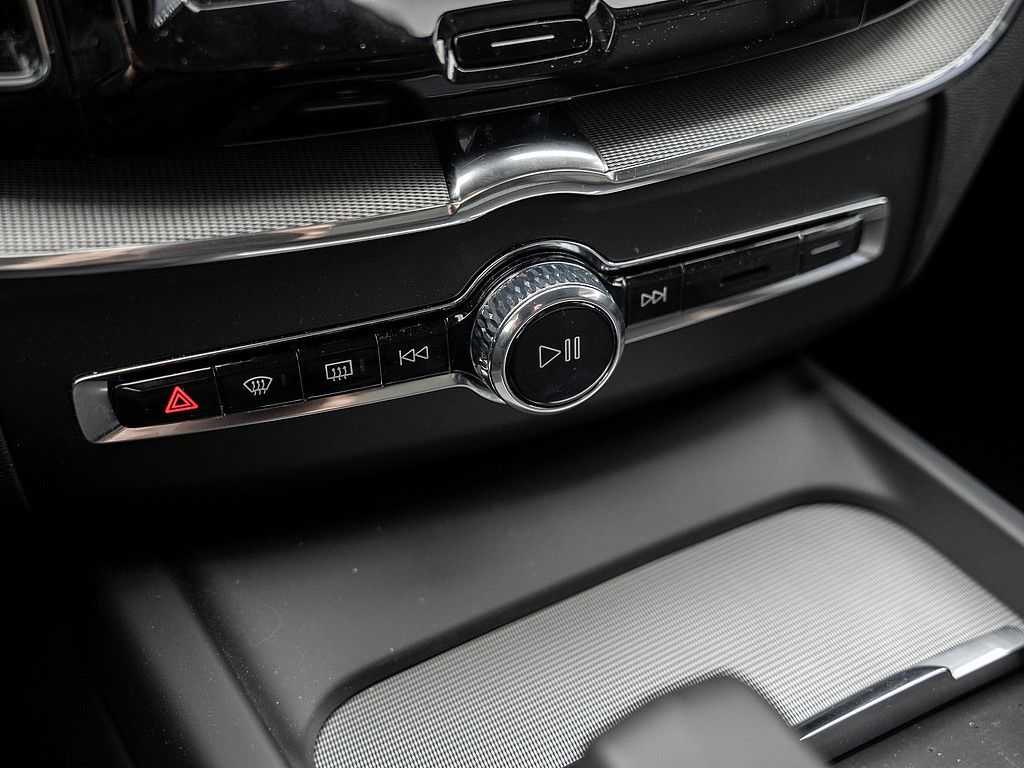 Volvo  T6 AWD Plus Dark