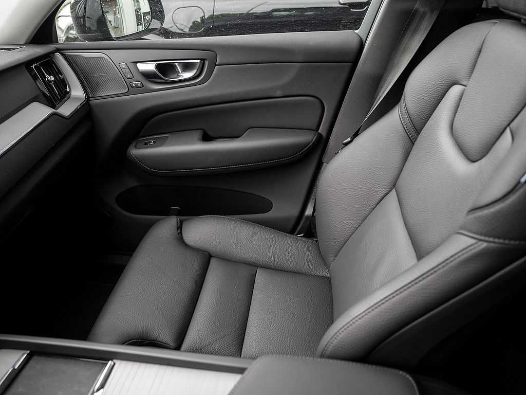 Volvo  T6 AWD Plus Dark