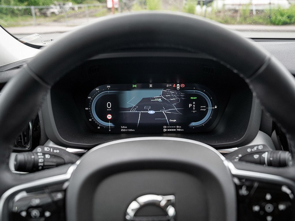Volvo  T6 AWD Plus Dark