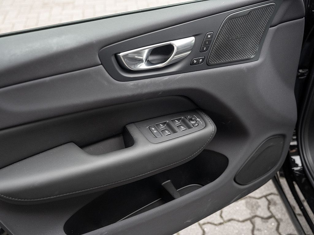 Volvo  T6 AWD Plus Dark