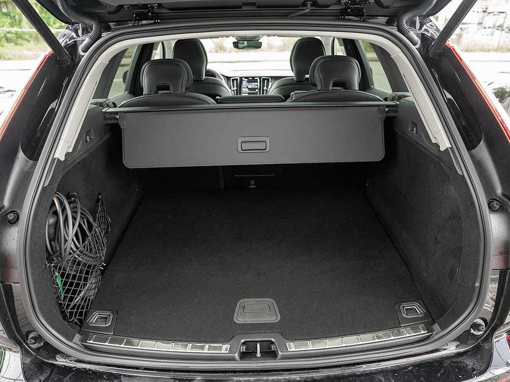 Volvo  T6 AWD Plus Dark