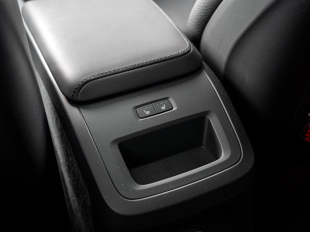Volvo  T6 AWD Plus Dark