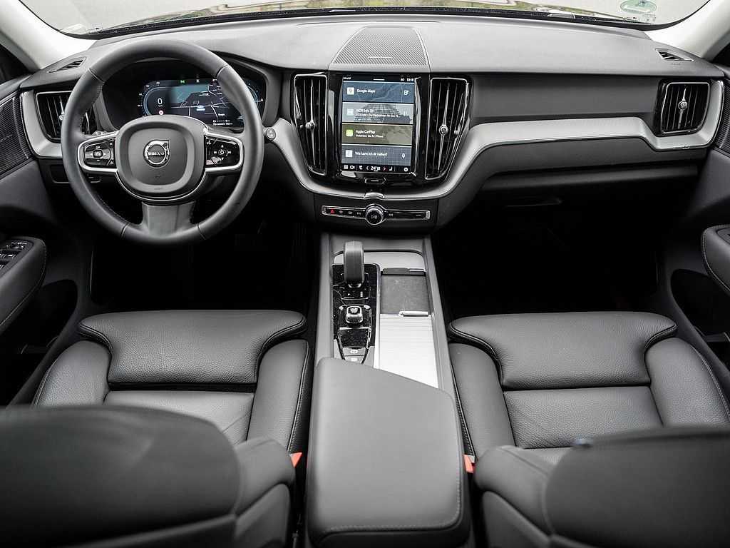 Volvo  T6 AWD Plus Dark
