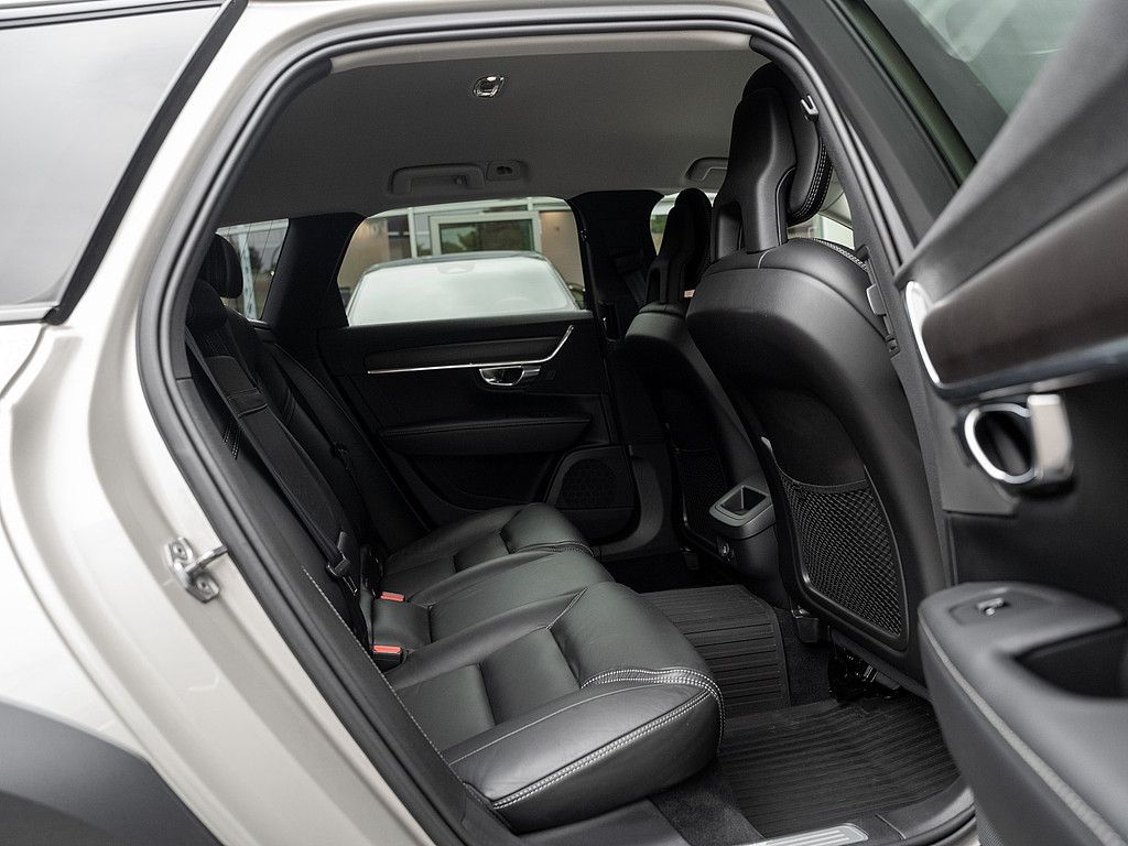 Volvo  T5 AWD Pro